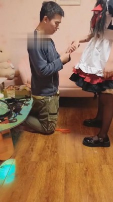 【开发素人】暗访女仆店2-耳光/鞭打/踩踏/踢裆/钻胯 bf5647