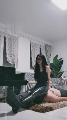 【叶子天津】庄严长靴女主刑虐狗 bf5030