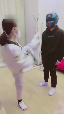 【小劳拉】跆拳道黑带暴力踢踹 bf5055