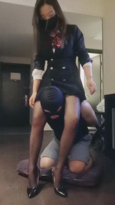 【杳杳小主】御姐S把狗反绑高跟黑丝狠虐 bf5481