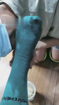 【妖精】踩踏/舔鞋/喝洗袜子水 bf869