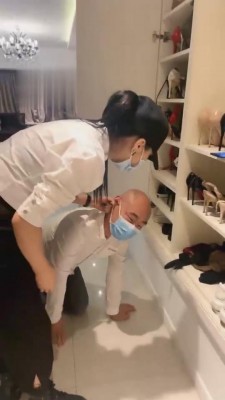 【萱萱S】剧情-逮住一个偷丝袜的光头奴 bf1864