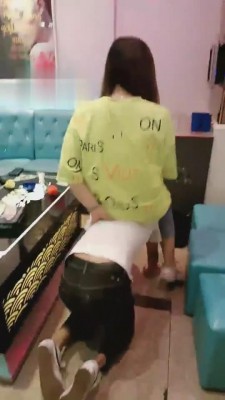 【平凡】KTV小白鞋碾压家奴-耳光口水 bf1859