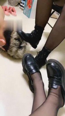 【小痴大人】吃我和闺蜜的口水/闻臭脚/钻胯 bf2162