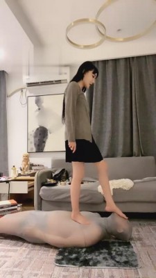 【千条姐】深度窒息-浓痰保鲜膜木乃伊坐脸 bf2197