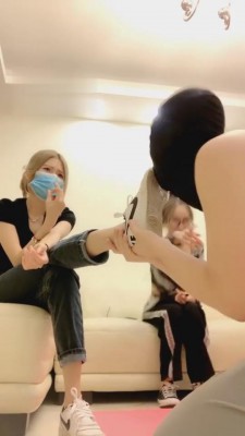 【希希子】推荐-3S牛仔裤坐脸/口水/小白鞋白袜羞辱 bf2301