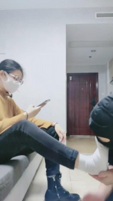 【小刚几】贱狗喜欢运动后的臭脚丫 bf2339