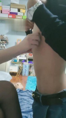 【七月】弟弟偷闻姐姐丝袜被抓到 bf2401