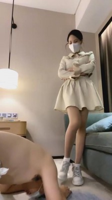 【弯弯小阿姨】小白鞋原味臭丝袜羞辱 bf2519