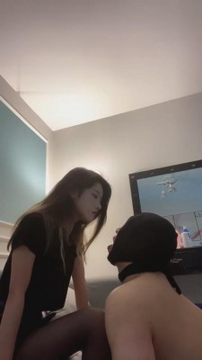 【子颜女王】坐骑/鞭打/耳光/人体烟灰缸 bf2504