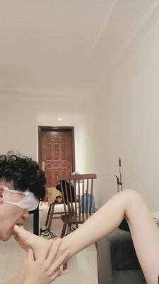 【元芷】奶狗裸足舔的好-奖励踩踏 bf2762