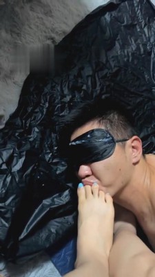 【美芽】贱狗舔完脏鞋还要喝圣水-圣水洗浴 bf3091