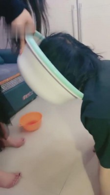 【逗逗】洗脚水活着姨妈让狗全部吃下去【完整版】 bf3075