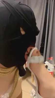 【露露】酒吧精神小妹超羞辱圈养狗 G-210711-15