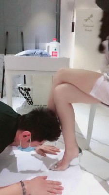 【江门小鱼姐姐】高跟裸足全体重踩踏跺 G-210805-28