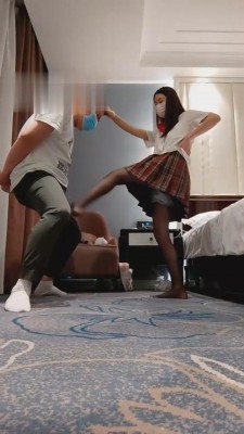 【小公主】JK小姐姐运动鞋黑丝羞辱哥哥 bf811