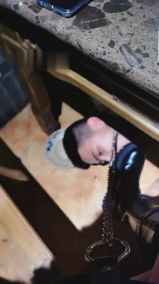 【猫神大人】餐桌脚下给狗喂饭 G-210823-35