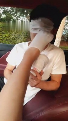 【悦主大人】运动后小白鞋车内调 G-210818-12