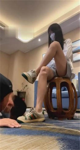 【阿月】无底线踩踏-强制深喉-耳光踹头-腿绞转胯 G-210822-23