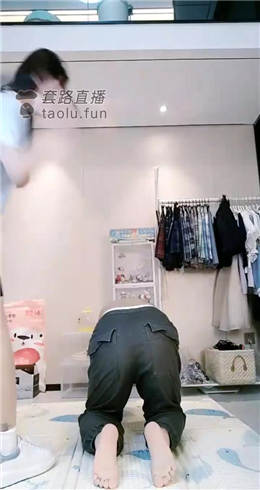 JK女暴力调教踢档