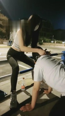 【星期六】御姐户外羞辱狗 G-210818-5