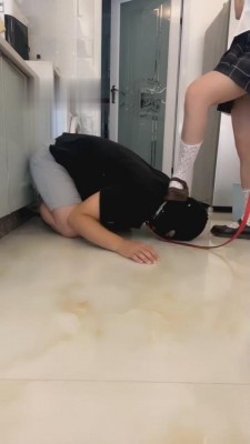 【云云酱】全体重踩踏/鞋底喝酸奶 bf618