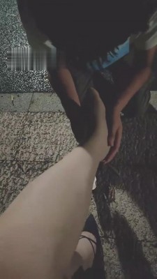 【柠萌小主】户外舔肉丝裸足/转胯/坐脸/洗袜子/喝洗脚水 bf556