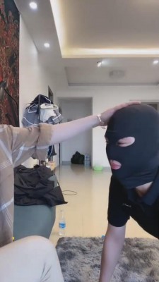 【莉莉丝s】闻鞋闻臭脚+强制圣水泡面 bf12269