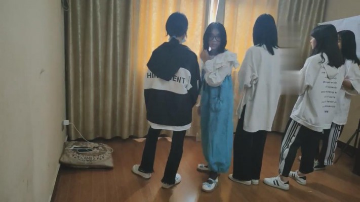 【最抗揍M】精神小妹学生主群殴【中】 bf12378