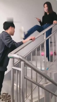 【红杉】楼梯间让狗舔脏鞋 bf12383