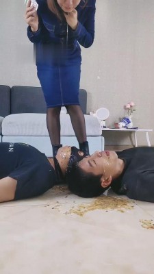 【雪儿】双奴-强制喂食呕吐物 bf12569