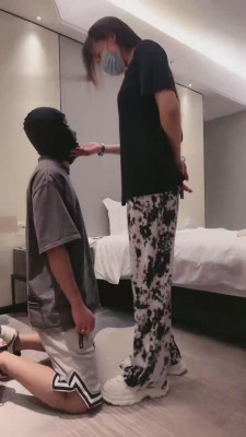 【丹祖宗】女神小白鞋船袜羞辱奶狗 bf13285