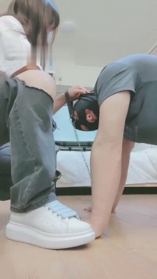 【妮蔻】大学生S小白鞋强迫吃袜子【完整版】 bf13330