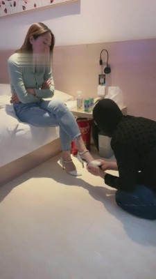 【五月】斯文御姐羞辱跪舔奴 bf13505