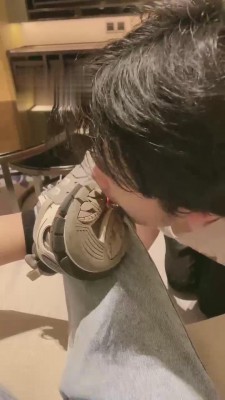 【沅芷大人】舔艺校生脏鞋臭袜臭脚 bf13517