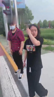 【逗逗】户外抓住偷拍狂惩罚虐 bf13809