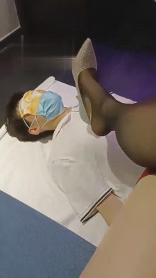 【糖糖】学姐黑丝美腿踩奶狗 bf13810