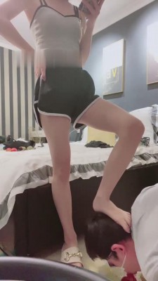 【骨精精】裸足踩踏食物喂食 bf13827