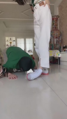 【万一】运动女神匡威白袜虐狗奴 bf14133