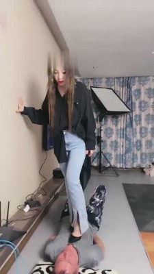 【领主老大】东北南方双女王合作调奴【双视角版】 bf13982