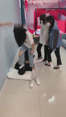 【精神小妹S】三姐妹踩踏系列 bf14021