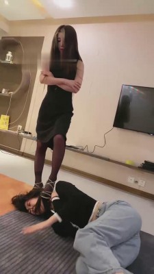 【领主老大】被抓住偷吃的情侣主 bf14179