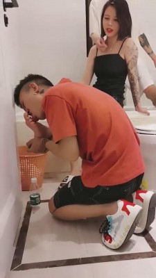 【萝莉糖糖】花臂情侣踩头调教【双视角版】 bf12815