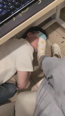 【宝爷】网吧公开让狗伺候 bf15135