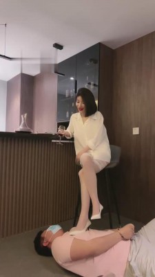 【简一】酒吧吧台被小姐羞辱 bf15158