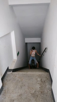 【暴力美学s】天台楼梯野外训练贱狗 bf15173