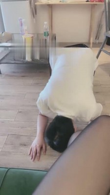 【欣欣S】黑丝棉袜小白鞋玩畜生 bf15738