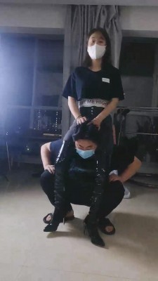 【雪儿】长靴军统惩罚贱奴 bf15815