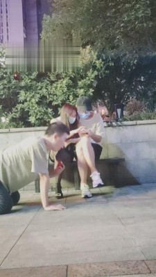 【重庆男神】户外情侣伺候上课 bf16043