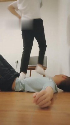 【雷大哥】全体重踩踏+喂食 bf16123